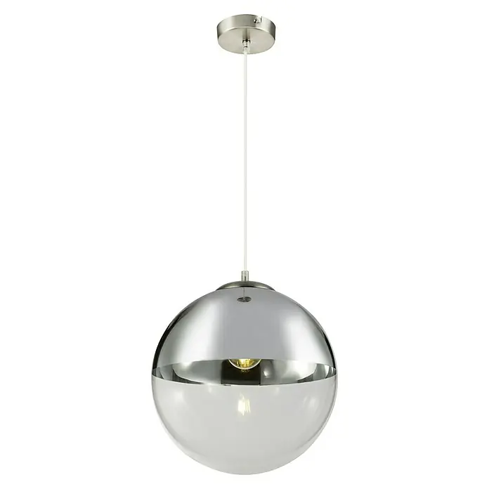 Globo Lámpara colgante redonda Varus - 40 W, Ø x Al: 330 mm x 120 cm, Cromo, E27 - Primer plano de una lámpara colgante moderna con detalles cromados y una cálida luz.