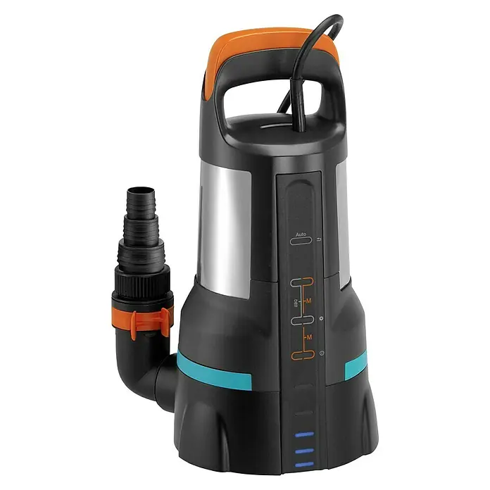 Gardena Schmutzwasserpumpe 19500 Aquasensor - 860 W, Max. Fördermenge: 19.500 l/h - Eine schwarze und silberne Gardena Schmutzwasser-Tauchpumpe mit orangefarbenen Akzenten für Gartenteiche und Teiche.