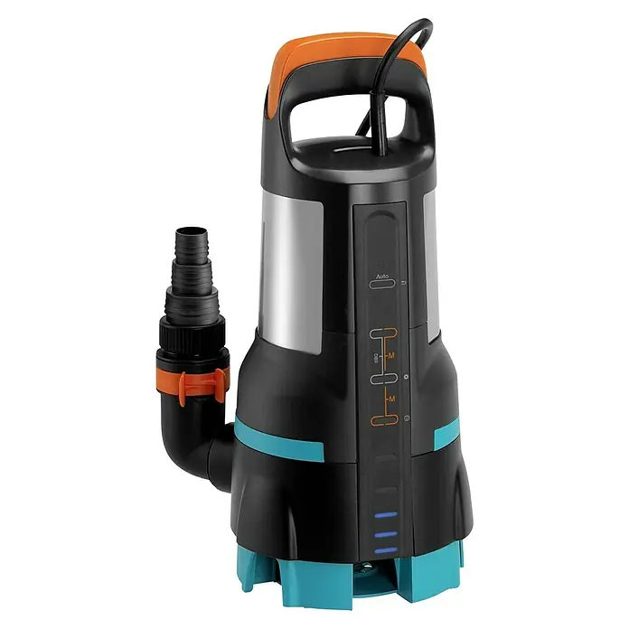 Gardena Schmutzwasserpumpe 19500 Aquasensor - 860 W, Max. Fördermenge: 19.500 l/h - Das Bild zeigt eine detaillierte Nahaufnahme einer leistungsstarken, schwarzen Gardena-Schmutzwasserpumpe mit silbernen und türkisen Akzenten.