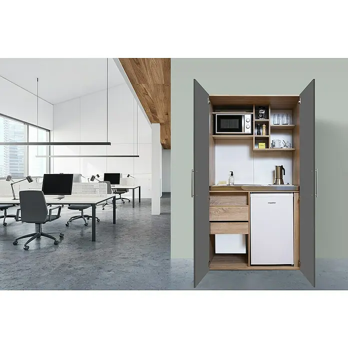Respekta Schrankküche Peter - Breite: 104 cm, Grau/Eiche, Mit Glaskeramikkochfeld und Mikrowelle - Das Bild zeigt ein Büro mit Arbeitsplätzen und eine Pantryküche mit Mikrowelle und Kühlschrank in einem Schrank. Praktische Lösung für Büros.