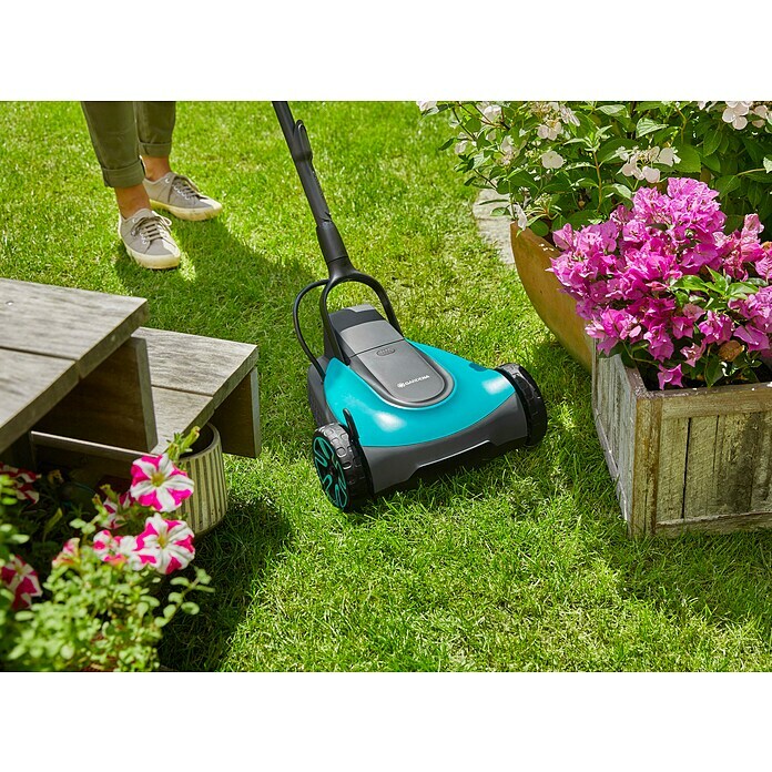 Gardena Akku-Rasenmäher HandyMower 22/18V P4A18 V, 1 Akku, 2,5 Ah, Schnittbreite: 22 cm Use Shot