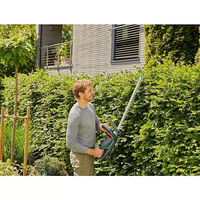 Gardena Power for All 18V Akku-Heckenschere ComfortCut 60 - 18 V, Li-Ionen, Ohne Akku, Schwertlänge: 60 cm - Anwendungsbeispiel