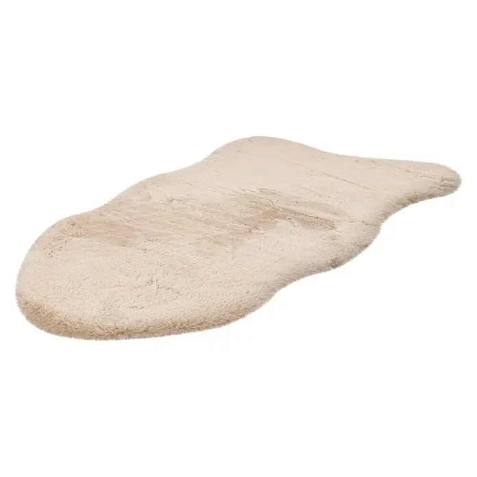 Kunstfell Happy - Beige, 90 x 60 cm, 100 % Polyester (Flor) - Beiger, unregelmäßig geformter Teppich mit weicher Textur, ideal für Wohnräume, um Wärme und Komfort zu verleihen.
