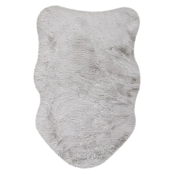 Kunstfell Happy - Silber, 90 x 60 cm, 100 % Polyester (Flor) - Grauer, fellartiger Teppich in ungewöhnlicher Form. Der Teppich hat eine weiche Textur und eine helle, neutrale Farbe, die vielseitig ist.