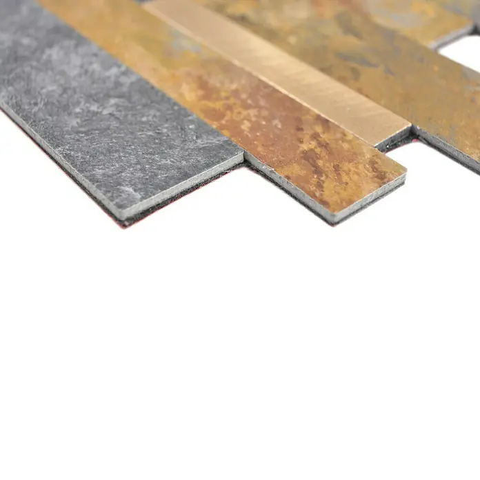Selbstklebemosaik SAM 4GV38MSG - 30 x 30 cm, Gold/Bronze, Matt - Nahaufnahme von Metallfliesen in verschiedenen Farben und Texturen, die ein modernes Designelement darstellen.
