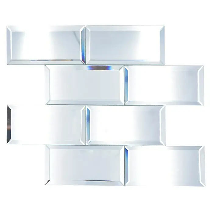 Mosaikfliese Mirror Metro XSPM 07 - 29,8 x 29,8 cm, Spiegel, Glänzend - Anordnung von rechteckigen Spiegel-Wandfliesen mit abgeschrägten Kanten auf schwarzem Hintergrund.
