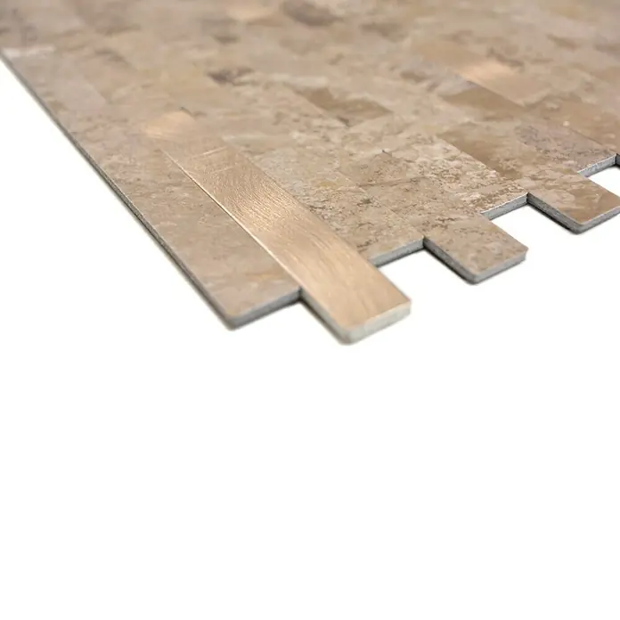 Selbstklebemosaik SAM 4IL26LBG - 30 x 29 cm, Braun, Matt - Nahaufnahme eines selbstklebenden Fliesenrückens in Beige- und Brauntönen, der eine einfache und stilvolle Wandgestaltung ermöglicht.