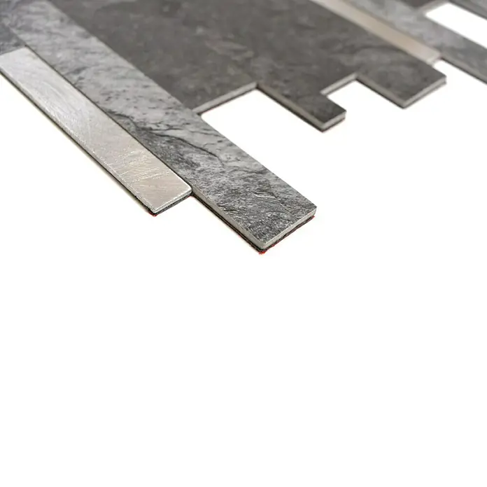Selbstklebemosaik SAM 4GV32BS - 30 x 30 cm, Schwarz/Silber, Matt - Nahaufnahme von Mosaikfliesen mit Stein- und Metalleffekt, die ein modernes Design und Textur für Innenräume bieten.