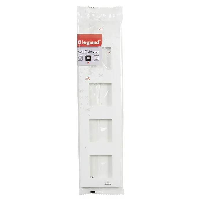Legrand Valena Next Marco - Blanco, Modelo de mecanismos: x 4, Plástico, Instalar - Primer plano de una placa de cubierta Legrand Valena Next de 4 elementos en blanco, empaquetada. Ideal para instalaciones de interruptores.