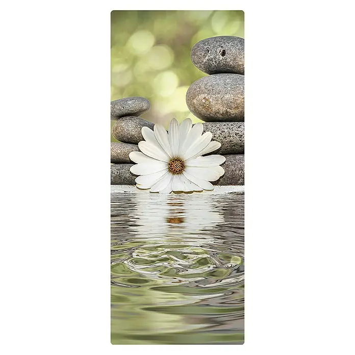 SanDesign Duschrückwandmuster - 17,5 cm x 7 cm x 3 mm, Swimming Daisy - Weisse Blüte liegt auf Steinen am Wasser. Die ruhige Szene strahlt Frieden aus und lädt zum Entspannen ein. Schönes Design für Wandbilder.