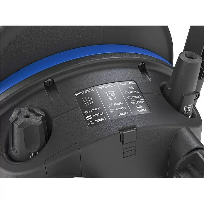 Nilfisk Hidrolimpiadora de alta presión Core 140-6 PowerControl - 1.800 W, Presión máx.: 140 bar, Capacidad de bombeo: 474 l/h - Primer plano de una hidrolavadora de plástico gris oscuro texturizado con una raya azul, mostrando una etiqueta con ajustes de boquillas.