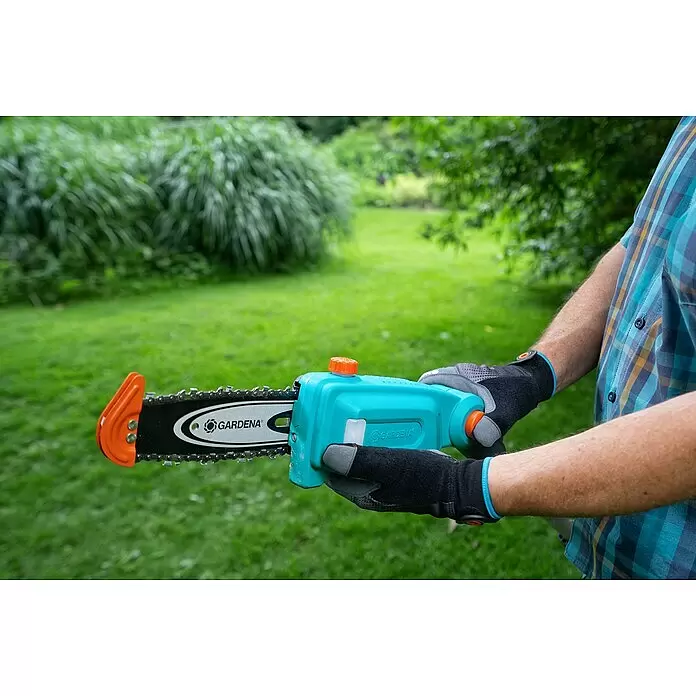 Gardena Power for All 18V Akku-Hochentaster - 18 V, Ohne Akku, Schwertlänge: 20 cm - Anwendungsbeispiel