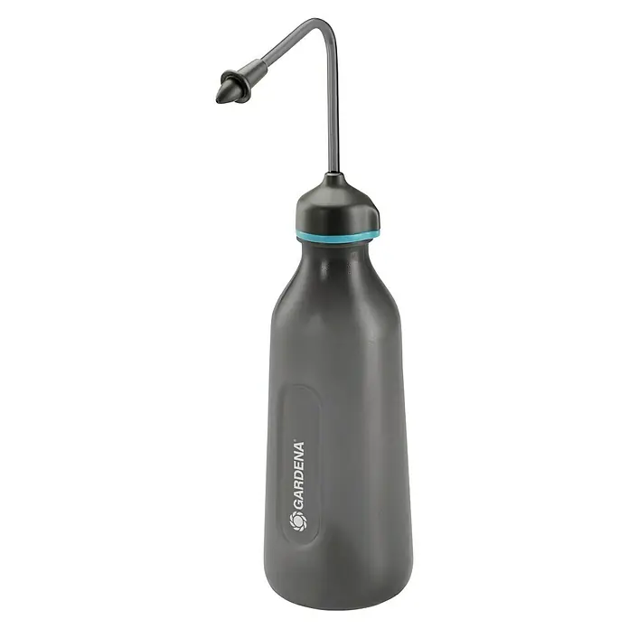 Gardena Wassersprüher - 0,45 l - Graue Gardena Gießflasche mit langem, gebogenem Ausgießer für Zimmerpflanzen, ideal für präzises Gießen und einfache Handhabung.