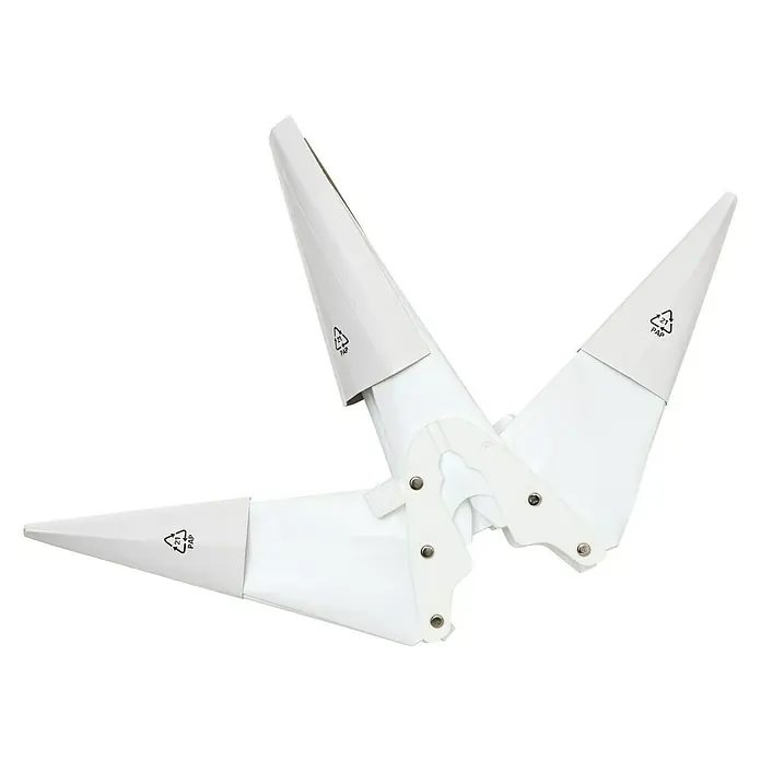 Tween Light LED-Stern 3D Kunststoff hängend - 50 cm, Weiß, Lichtfarbe: Warmweiß, IP44, Netzbetrieben - Nahaufnahme von drei zusammengeklappten, weißen Papiertüten-Faltvorrichtungen mit Recycling-Symbol. Geeignet für die Herstellung von Geschenktüten.