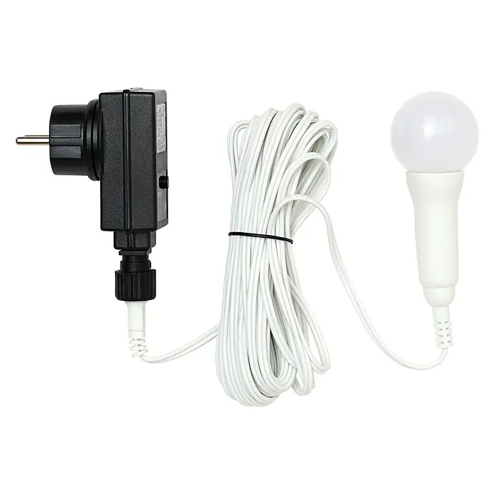 Tween Light LED-Stern 3D Kunststoff hängend - 50 cm, Weiß, Lichtfarbe: Warmweiß, IP44, Netzbetrieben - Nahaufnahme eines LED-Leuchtmittels mit weißem Kabel, verbunden mit einem schwarzen Stecker und einem Transformator auf schwarzem Hintergrund.