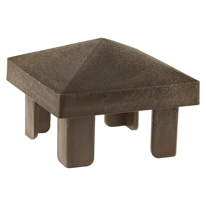 PfostenkappeB x H: 73,5 x 73,5 mm, Braun, Kunststoff - Nahaufnahme einer braunen Zaunpfostenkappe, die ein quadratisches Design mit vier Stützen für eine einfache Installation aufweist.