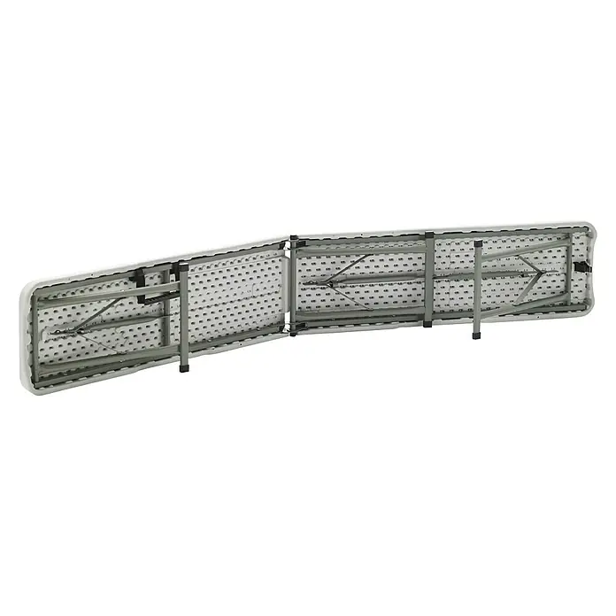Banco de camping plegable Every - 183 x 30 x 43 cm, HDPE/Acero, Blanco - Imagen de una mesa plegable. La mesa es blanca con un marco gris. Está plegada y ligeramente abierta.
