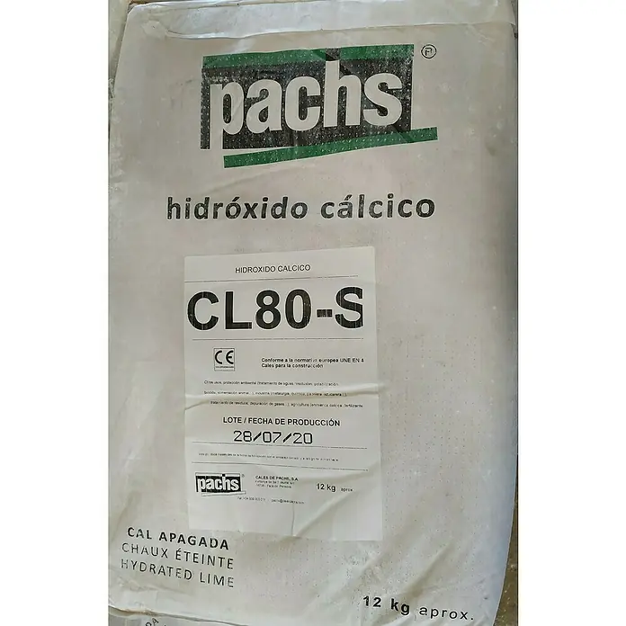 BHS Valencia Cal hidráulica - 12,5 kg - Primer plano de un saco de cal hidratada CL80-S de Pach, un producto de cal utilizado en la industria de la construcción.
