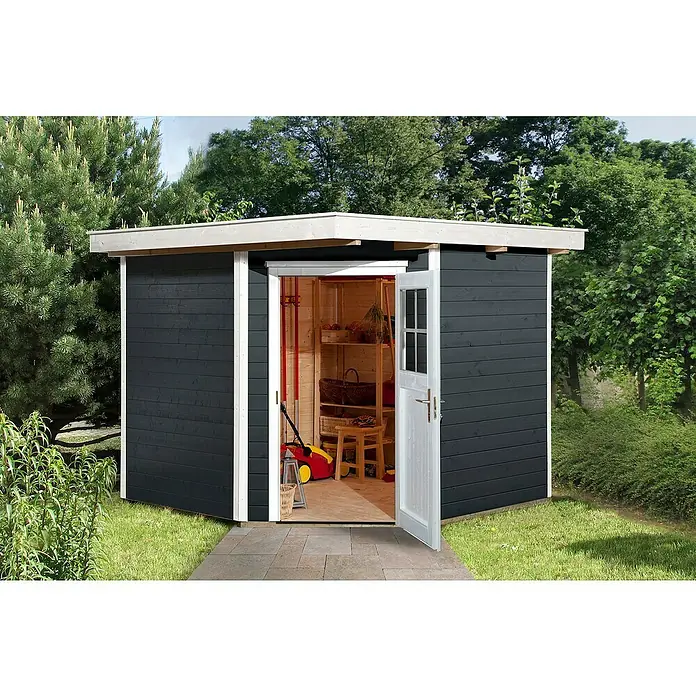 Weka Gartenhaus 229 - Außenmaß inkl. Dachüberstand (B x T): 270 x 270 cm, Holz, Anthrazit/Weiß - Ein geräumiges Gartenhaus mit offenstehender Tür zeigt das Innere mit Regalen und Gartengeräten. Das Haus ist dunkelgrau mit weißen Akzenten.