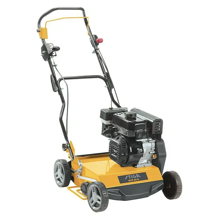 Stiga Benzin-Vertikutierer SVP 40 G - 4 kW, Arbeitsbreite: 40 cm - Stiga SVP 40 G Vertikutierer: Gelb lackiertes Gehäuse, ausgestattet mit einem robusten Motor, ideal für die Rasenpflege.