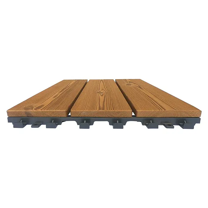 Loseta con sistema click Smartdeck - Pino, 30 x 30 x 2,5 cm, Natural, 6 ud. - Listón de terraza de madera con una subestructura gris oscura. El patrón de madera es bien visible.