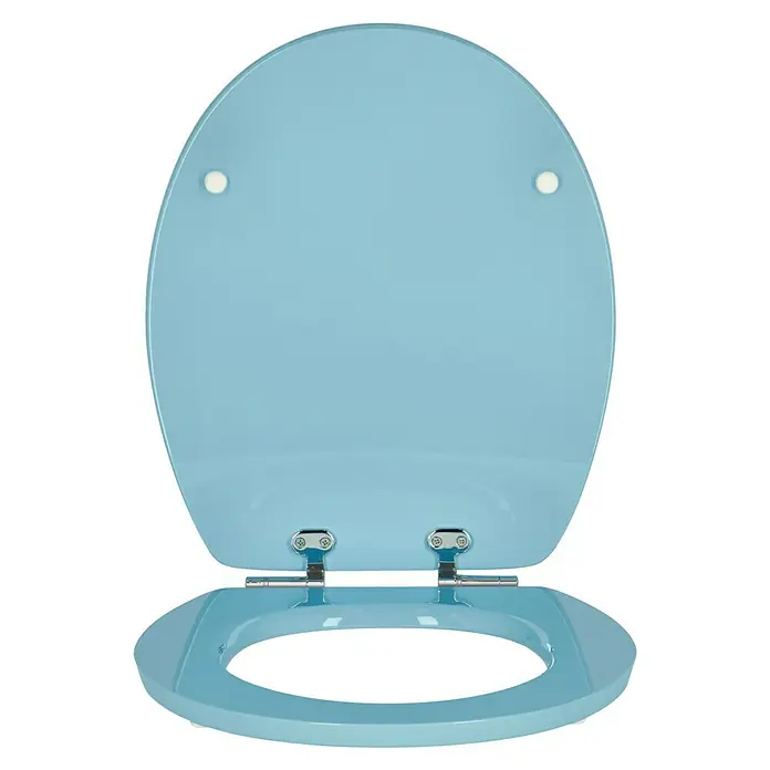 Poseidon WC-Sitz Kolorit - MDF, Blau, Mit Absenkautomatik - Der blaue Toilettensitz ist geöffnet und zeigt die glänzende Oberfläche und die Chrombeschläge.