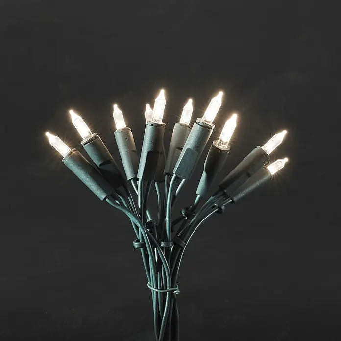 Konstsmide LED-Lichterkette Mini - Innen, Lichtfarbe: Warmweiß, Anzahl Leuchtmittel: 50 Stk., Netzbetrieben - Lichterkette mit warmweißen Lichtern und grünen Kabeln, gebündelt für einfache Dekorationen, ideal für festliche Stimmung.