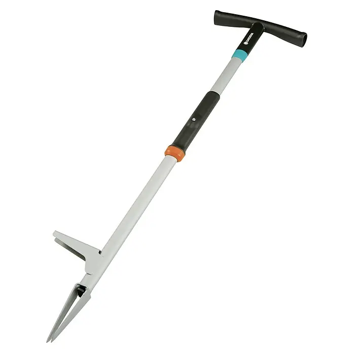Gardena Unkrautstecher - 100 cm - Eine Nahaufnahme eines Gardena Unkrautstechers mit T-Griff und langem Schaft. Das Werkzeug ist für die Gartenarbeit konzipiert.