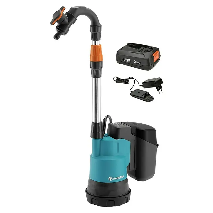 Gardena Power for All 18V Akku-Regenfasspumpe - 18 V, 1 Akku, Max. Fördermenge: 2.000 l/h - Abgebildet ist eine Gardena Akku-Regentonne Pumpe 2000/2 Li-18 mit Akku, Ladegerät. Ideal zur Gartenbewässerung.