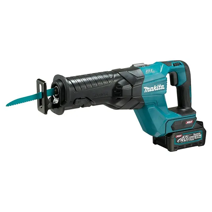 Makita XGT 40V max. Akku-Säbelsäge JR001GM201 - 40 V, 2 Akkus, 4 Ah, Leerlaufhubzahl: 0 /min - 3.000 /min - Eine akkubetriebene Makita Säbelsäge mit blaugrünem Gehäuse und schwarzem Griffstück, ideal für den flexiblen Einsatz ohne Kabel.