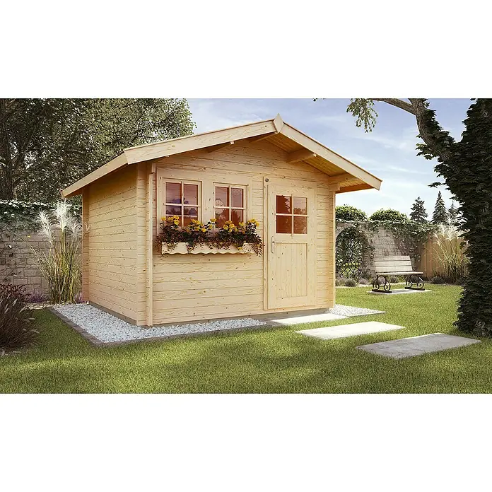 Weka Gartenhaus 139 - Außenmaß inkl. Dachüberstand (B x T): 380 x 324 cm, Holz, Natur, 7,5 m² - Ein helles Holzgartenhaus mit Fenstern und Tür, umgeben von Grün und weißen Steinen, bietet einen idyllischen Rückzugsort im Garten.