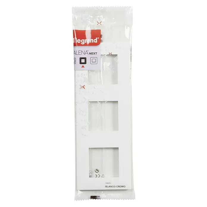 Legrand Valena Next Marco - Blanco/Cromado, Modelo de mecanismos: x 3, Plástico, Instalar - Una placa de cubierta Legrand para 3 módulos en Blanco Cromos, empaquetada en envoltorio de plástico transparente, ideal para instalaciones eléctricas.