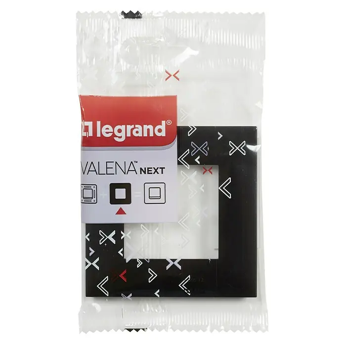 Legrand Valena Next Marco - Negro, Modelo de mecanismos: x 1, Plástico, Instalar - Primer plano de una placa de cubierta Legrand Valena Next empaquetada, negra con elementos decorativos, ideal para diseños de interruptores modernos.