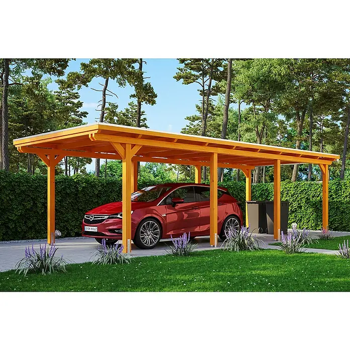 SKAN HOLZ Carport Emsland - Außenmaß inkl. Dachüberstand (B x T): 3,54 x 8,46 m, Einzelcarport, Eiche Hell, Materialspezifizierung Dach: EPDM-Folie, Fichte, Ohne Abstellraum - Ein rotbrauner Holzcarport schützt ein rotes Auto vor der Witterung, umgeben von üppigem Grün.