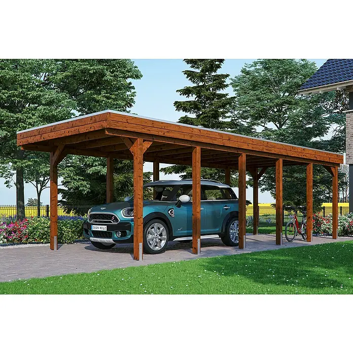 SKAN HOLZ Carport Friesland - Außenmaß inkl. Dachüberstand (B x T): 3,14 x 8,6 m, Einzelcarport, Nussbaum, Materialspezifizierung Dach: EPDM-Folie, Fichte - Ein Carport aus Holz mit einem blauen Auto darunter, umgeben von Grünflächen. Ideal, um Ihr Fahrzeug vor Wettereinflüssen zu schützen.