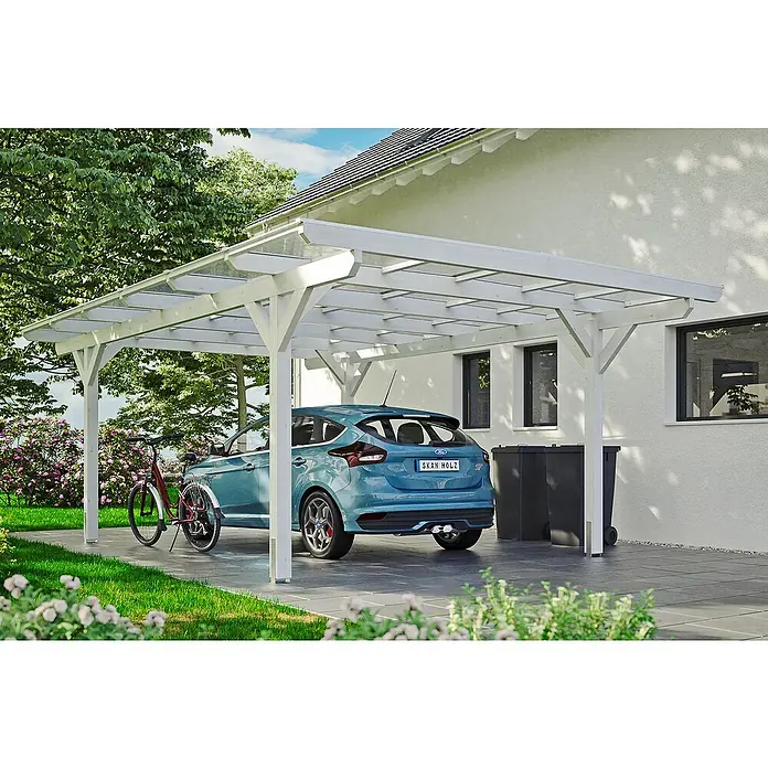 Skan Holz Carport OdenwaldAußenmaß inkl. Dachüberstand (B x T): 4,28 x 6,48 m, Einzelcarport, Weiß - Eine blaue Limousine parkt unter einem weißen Carport, der zusätzlichen Schutz vor den Elementen bietet. Ein rotes Fahrrad steht daneben.