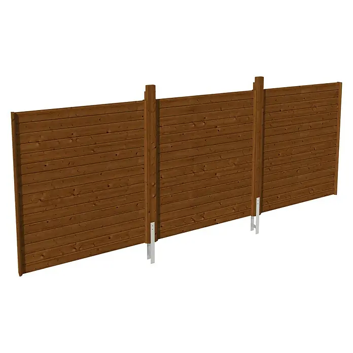 SKAN HOLZ Rückwand - L x H: 550 x 200 cm, Nussbaum, Passend für: Skan Holz Carports - Nahaufnahme eines hölzernen Sichtschutzzauns mit Metallstützen, der Privatsphäre und Schutz im Außenbereich bietet.