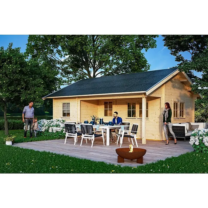 SKAN HOLZ Gartenhaus St. Moritz - Außenmaß inkl. Dachüberstand (B x T): 680 x 580 cm, Holz, Natur, 1 Lage Dachschalung - Ein charmantes Holzhaus mit Familie und Gartenmöbeln auf einer Terrasse. Das Haus bietet einen einladenden Aussenbereich mit Feuerstelle.
