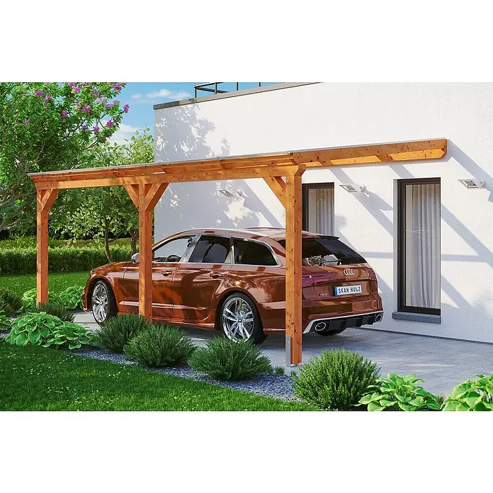 Skan Holz Carport VogtlandAußenmaß inkl. Dachüberstand (B x T): 3 x 5,41 m, Einzelcarport, Eiche Hell - Ein modernes Carport aus Holz bietet Schutz für ein braunes Audi-Auto vor einem strahlend weißen Haus mit gepflegtem Garten.