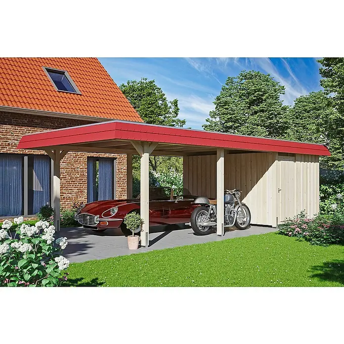 SKAN HOLZ Carport Wendland - Außenmaß inkl. Dachüberstand (B x T): 4,09 x 8,7 m, Einzelcarport, Natur, Materialspezifizierung Dach: Aluminium-Dachplatten, Mit Abstellraum - Carport mit rotem Dach, unter dem ein roter Oldtimer und ein Motorrad parken. Eine Holzwand grenzt den Carport ab.