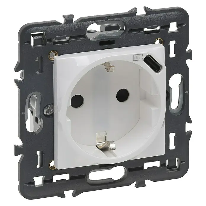 Legrand Valena Next Enchufe con USB - Blanco, Metal, 16 A - Primer plano de un enchufe blanco con puerto USB y una placa de montaje gris, mostrando un diseño moderno y práctico para interiores.