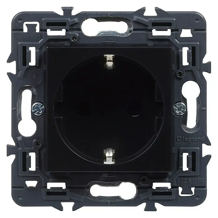 Legrand Valena Next Enchufe - Negro, Plástico, Colocar - Primer plano de un enchufe eléctrico Legrand con placa de montaje, ideal para instalaciones eléctricas. Construcción robusta y fácil instalación.