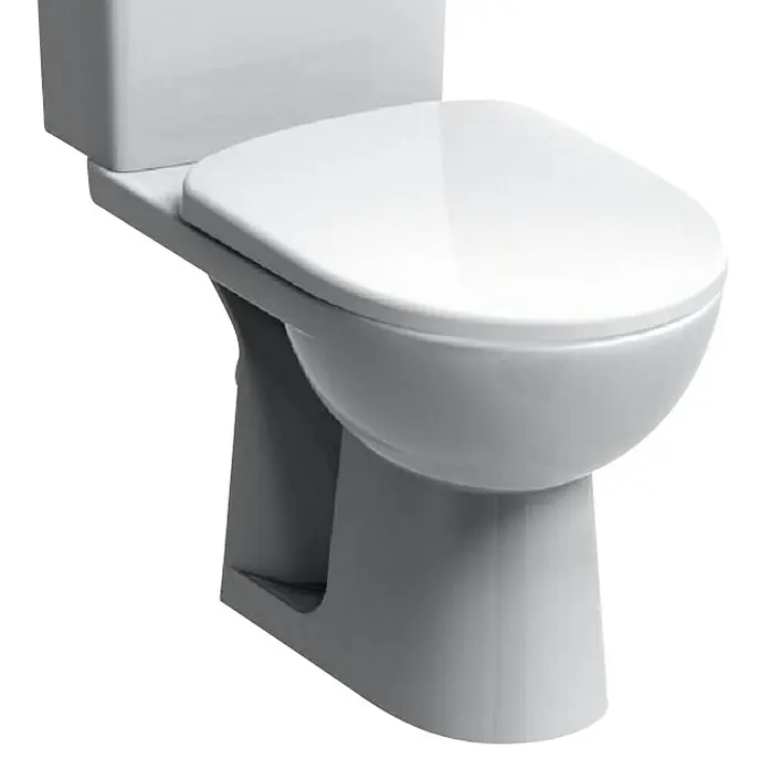 Geberit Renova Stand-WC für Kombination - Mit Spülrand, Ohne Spezialglasur, Spülform: Tief, WC Abgang: Waagerecht, Weiß - Nahaufnahme einer weißen Toilette mit Spülkasten, die ein sauberes und modernes Design für Badezimmer präsentiert.