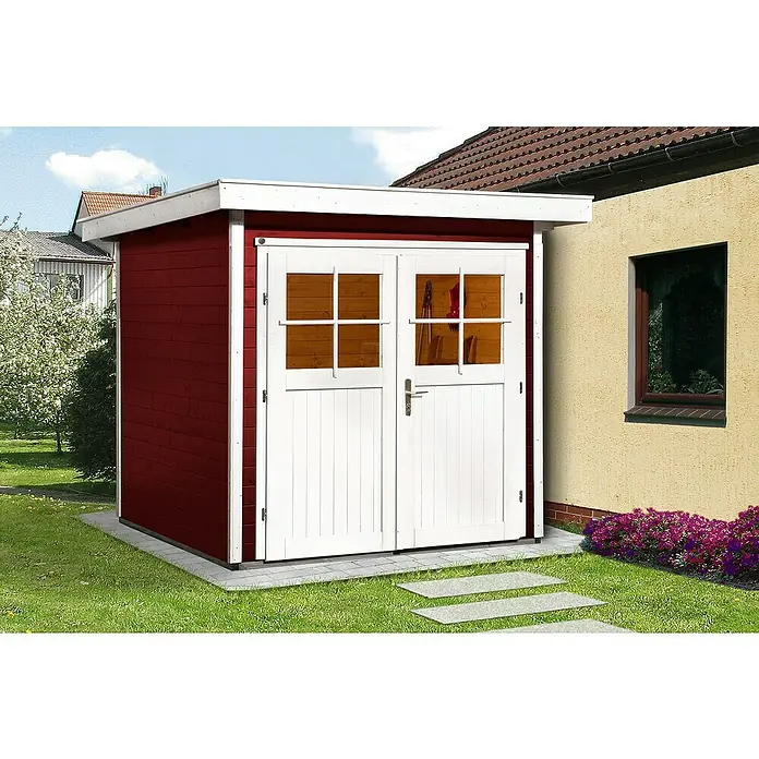 Weka Gartenhaus 227 - Außenmaß inkl. Dachüberstand (B x T): 229 x 253 cm, Holz, Schwedenrot/Weiß, 4,285 m² - Ein rotes Gartenhaus mit weißen Doppeltüren unter einem weißen Dach, umgeben von gepflegtem Grün.