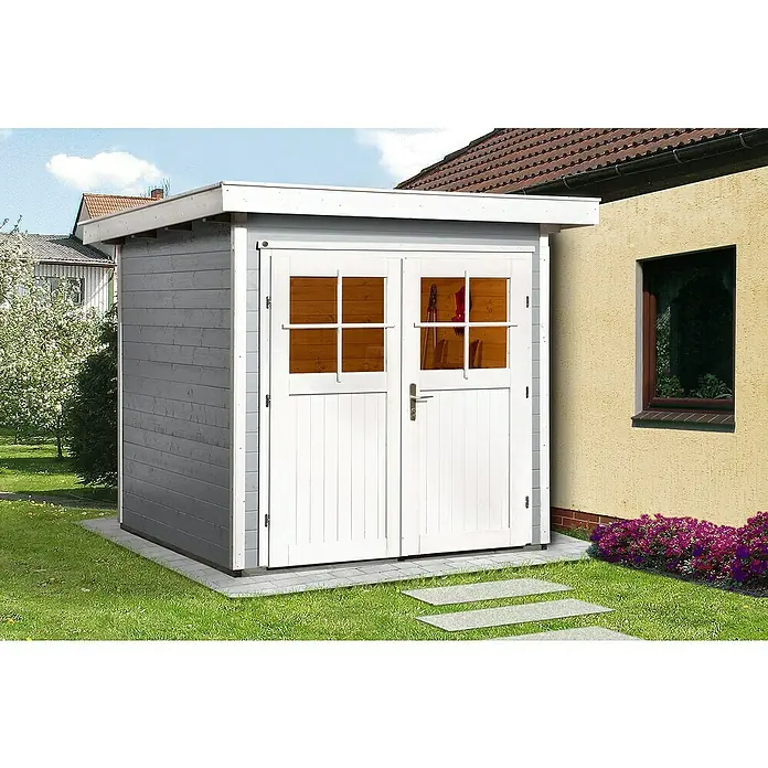 Weka Gartenhaus 227 - Außenmaß inkl. Dachüberstand (B x T): 229 x 253 cm, Holz, Grau/Weiß, 4,285 m² - Ein graues Gartenhaus mit weißen Doppeltüren und Fenstern, platziert auf Steinplatten im Garten. Praktische Lagerlösung für den Außenbereich.