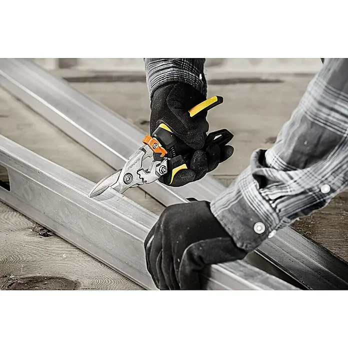 Fiskars PowerGear Tijeras para chapa - Largo: 29,5 cm, Longitud de corte: 38,1 mm, Acero inoxidable, Negro/Amarillo - La cizalla para perfiles Fiskars Max Steel corta con precisión perfiles metálicos, con guantes para un agarre seguro y protección laboral.