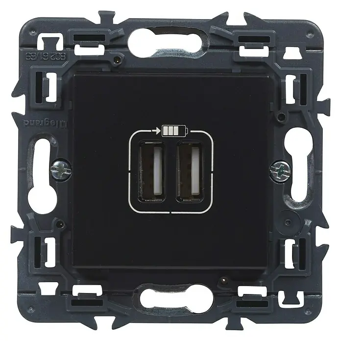Legrand Valena Next Cargador USB - Negro - Primer plano de una estación de carga de pared USB Legrand con puertos USB dobles y un símbolo de carga de batería.