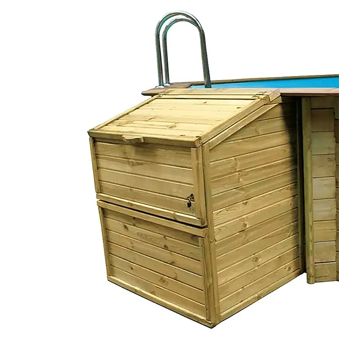 Gre Technikraum - L x B x H: 100 x 88 x 118 cm, Kiefernholz - Holzkiste mit schrägem Deckel neben einem Schwimmbecken. Ideale Aufbewahrung für Poolzubehör, gefertigt aus robustem Holz.
