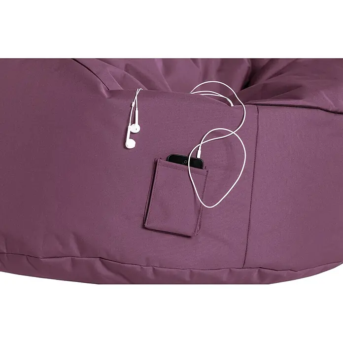 Sitzsack Swing Scuba Set inkl. Dotcom - 95 x 90 cm, Aubergine, 100 % Polyester - Nahaufnahme eines lila Sitzsacks mit Handytasche und Kopfhörern.