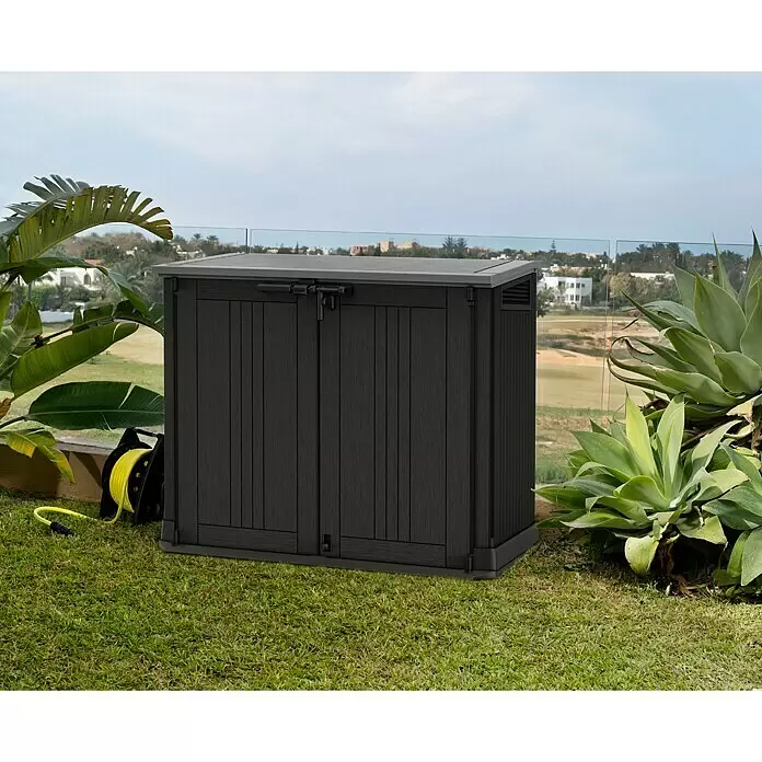 Keter Truhe Store it out Prime - L x B x H: 132 x 71,5 x 113,5 cm, Grau/Schwarz, Kunststoff - Stimmungsaufnahme